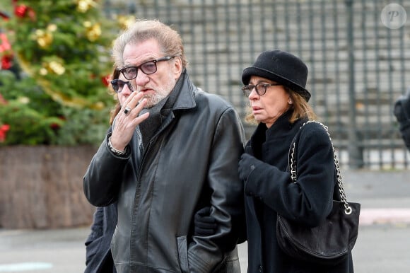 Eddy Mitchell, sa femme Muriel - Sorties de l'église de la Madeleine après les obsèques de Johnny Hallyday à Paris, le 9 décembre 2017. © Coadic Guirec/Bestimage 