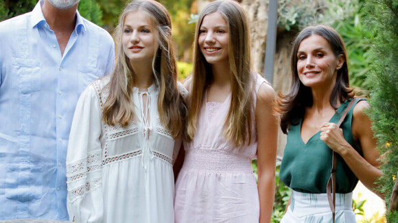 Leonor et Sofia d'Espagne : Rayonnantes en look pastel, les deux soeurs plus grandes que leur mère !