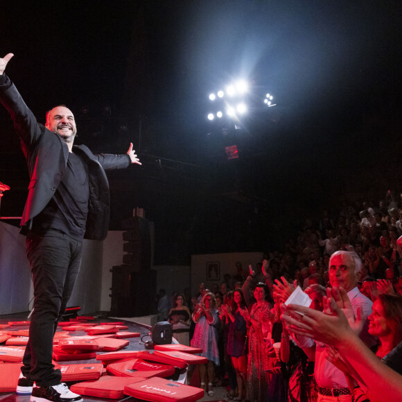 Exclusif - François-Xavier Demaison - François-Xavier Demaison a présenté son tout nouveau spectacle "Di(x)Vin(s) lors de la 38ème édition du Festival de Ramatuelle au théâtre de Verdure à Ramatuelle le 2 aout 2022. Plus qu'un one man show, il revient sur scène avec un quatrième spectacle intime mêlant confidences et personnages. © Cyril Bruneau/ Festival de Ramatuelle/Bestimage