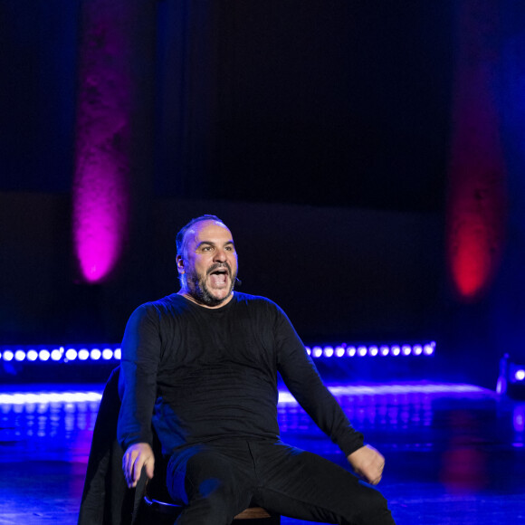 Exclusif - François-Xavier Demaison - François-Xavier Demaison a présenté son tout nouveau spectacle "Di(x)Vin(s) lors de la 38ème édition du Festival de Ramatuelle au théâtre de Verdure à Ramatuelle le 2 aout 2022. Plus qu'un one man show, il revient sur scène avec un quatrième spectacle intime mêlant confidences et personnages. © Cyril Bruneau/ Festival de Ramatuelle/Bestimage