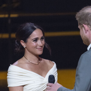 Le prince Harry et Meghan Markle lors de la cérémonie d'ouverture des Invictus Games 2020 à La Haye, le 16 avril 2022. 