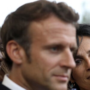 Emmanuel Macron et Amelie Oudea-Castera - Visite au Lycée français de Cotonou le 27 juillet 2022. © Stéphane Lemouton/Bestimage