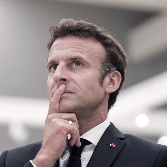 Emmanuel Macron visite le musée des oeuvres restituées par la France au Bénin, à Cotonou, Benin, le 27 juillet 2022. © Stéphane Lemouton/Bestimage