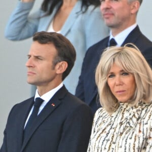 Emmanuel Macron et Brigitte Macron lors du défilé militaire du 14 juillet 2022 place de la Concorde à Paris. © Lionel Urman / Panoramic / Bestimage