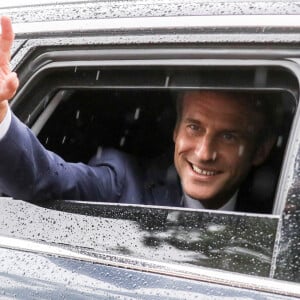 Le président de la République française, Emmanuel Macron vote pour le second tour des élections législatives, au Touquet, France.