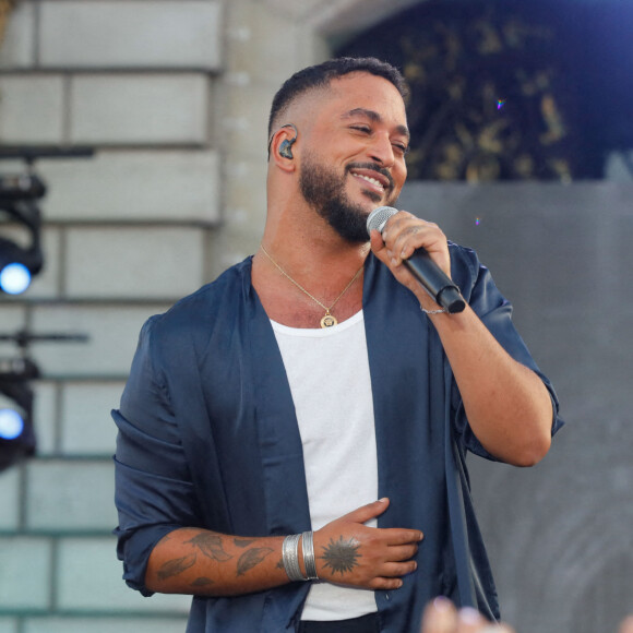 Slimane - Concert RFM Music Show sur le parvis de l'Hôtel de Ville de Levallois Perret. Le 18 juin 2022. © Christophe Clovis / Bestimage