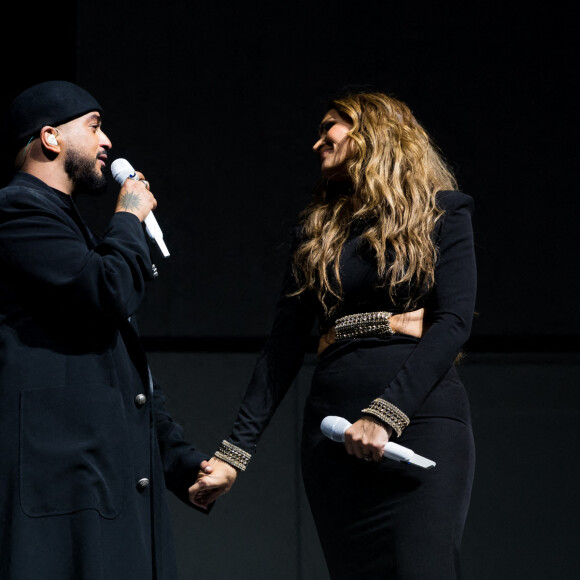 Exclusif - Vitaa et Slimane sur la scène de l'AccorHotels Arena à Paris pour leur tournée "Versus Tour", le 22 octobre 2021. © Tiziano Da Silva / Bestimage