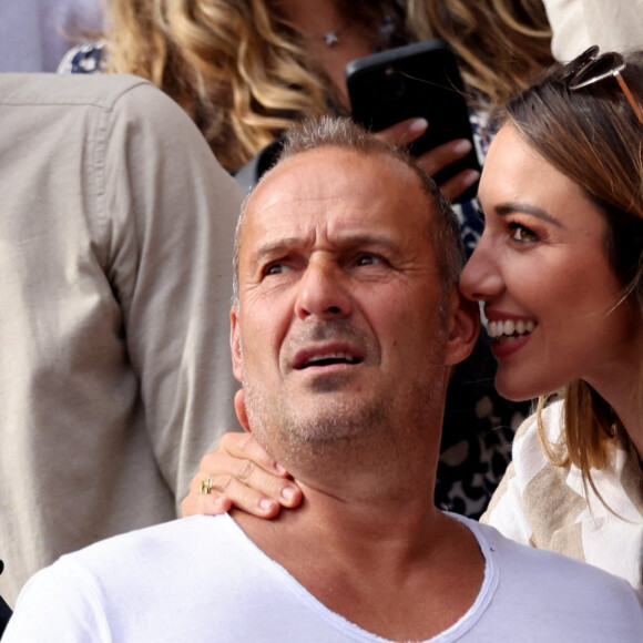 Roger Erhart et sa compagne Delphine Wespiser, Miss France 2012 - Célébrités dans les tribunes des internationaux de France de Roland Garros à Paris le 31 mai 2022. © Cyril Moreau - Dominique Jacovides/Bestimage 