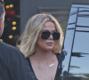 Exclusif - Khloe Kardashian et sa mère Kris Jenner en séance photo pour Noël, en plein mois de juillet à Los Angeles, le 27 juillet 2022.