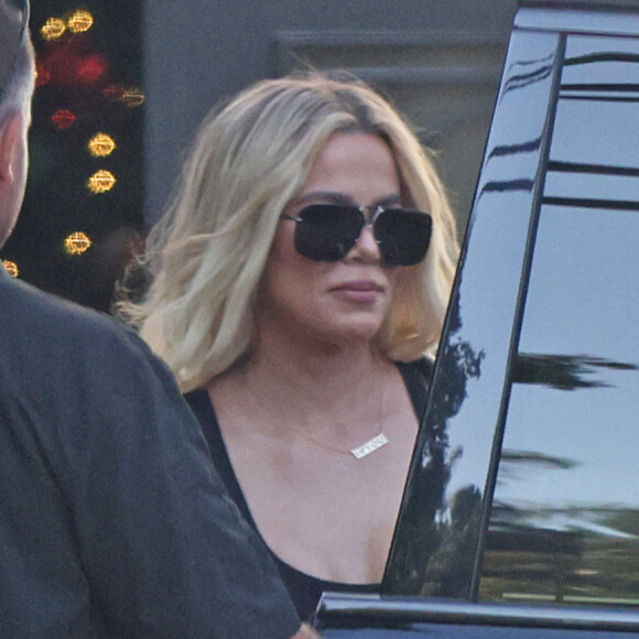Exclusif - Khloe Kardashian et sa mère Kris Jenner en séance photo pour Noël, en plein mois de juillet à Los Angeles, le 27 juillet 2022.
