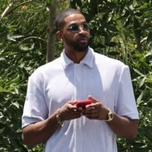 Khloe Kardashian, son ex Tristan Thompson, leur fille True et Kris Jenner à la sortie du déjeuner familial de pré-fête des pères au Sagebrush Cantina à Calabasas, Los Angeles, Californie, Etats-Unis, le 18 juin 2022. 