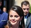 La chanteuse, actrice et productrice américaine Selena Gomez à la sortie de l'hôtel de Crillon à Paris, France, le 8 juillet 2022.
