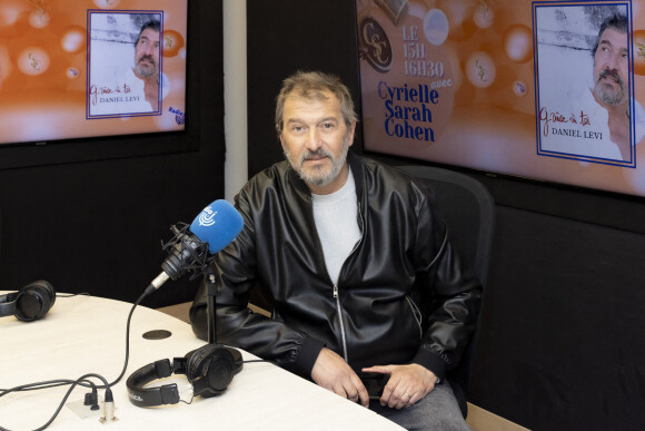 Daniel Levi - Daniel Lévi lors de l'enregistrement de l'émission "CS Cohen" sur Radio J à Paris. Le 28 février 2022 © Jack Tribeca / Bestimage 