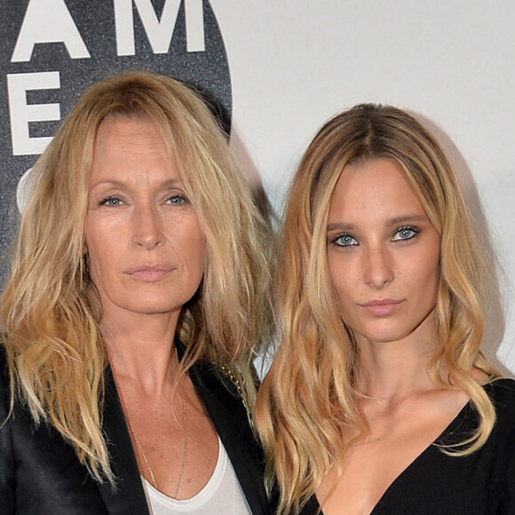 Estelle Lefébure et sa fille Ilona Smet au photocall de la 10ème édition du "Etam Live Show" (Etam Lingerie) lors de la Fashion Week à l'école nationale supérieure des beaux-arts à Paris, France, le 26 septembre 2017. Photo by CVS-Veeren/Bestimage 