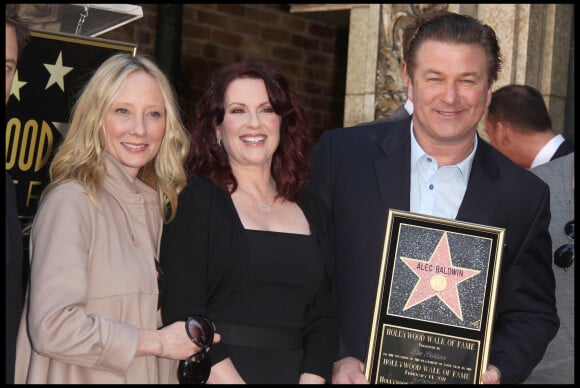 Anne Heche, Megan Mullally et Alec Baldwin sur le Walk of Fame à Hollywood en 2011