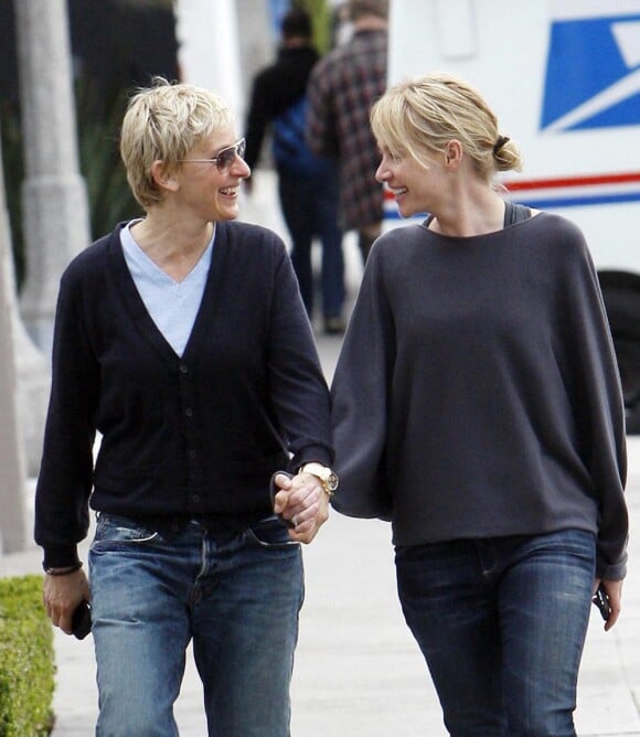Portia De Rossi et Ellen DeGeneres, balade en tête dans les rues de Los Angeles le 6 février 2010