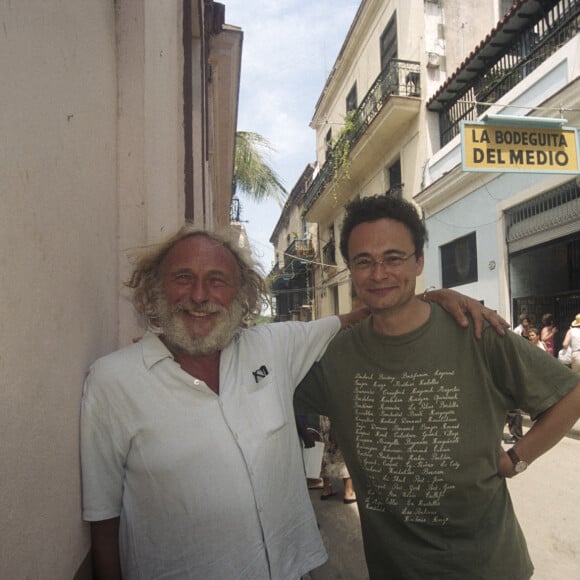 Pierre Richard sur le tournage de "Robinson Crusoé" à Cuba, le 16 juillet 2002.