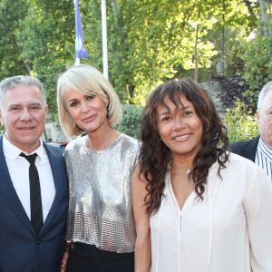 Exclusif - Thierry Chassagne et sa femme Rose-Hélène Chassagne avec Laeticia Hallyday, ses filles Jade et Joy, son père André Boudou et sa demi-soeur Alcéa - Thierry Chassagne reçoit les insignes de Chevalier dans l'Ordre de la Légion d'Honneur des mains de Lévon Sayan sur le bateau "Le Paris" au port Debilly dans le quartier de Chaillot du 16ème arrondissement de Paris, France, le 13 juin 2022. © Bertrand Rindoff/Bestimage