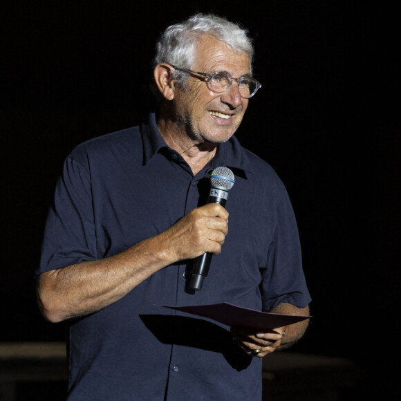 Michel Boujenah, directeur artistique du festival de Ramatuelle - Pièce de théâtre "Marie des Poules" de G.Savoisien, mise en scène d'A.Denis, avec B.Agenin et A.Denis au théâtre de Verdure lors du Festival de Ramatuelle, le 7 août 2022. 