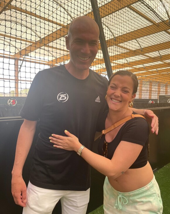Camille Lellouche, enceinte, pose avec Zinédine Zidane