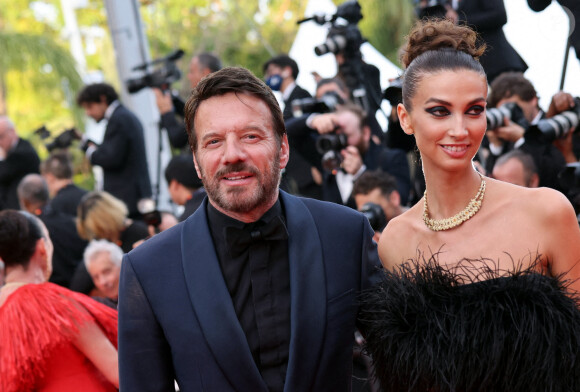 Samuel Le Bihan et sa compagne Stefania Cristian - Montée des marches pour la cérémonie de clôture du 75ème Festival International du Film de Cannes. Le 28 mai 2022 © Dominique Jacovides / Bestimage 