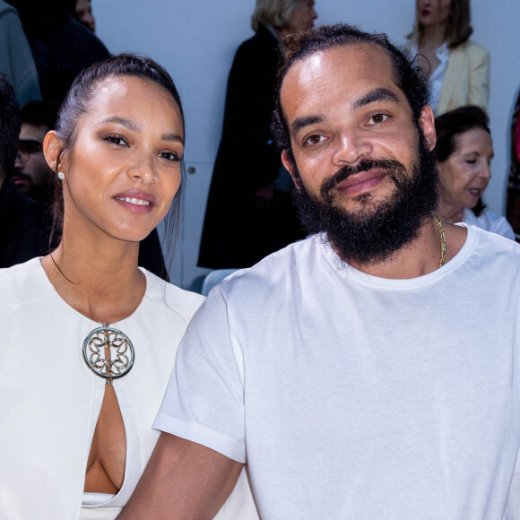 Lais Ribeiro et son fiancé Joakim Noah - People au défilé de mode automne-hiver 2022/2023 "Elie Saab" lors de la fashion week de Paris. Le 5 mars 2022 © Olivier Borde / Bestimage 