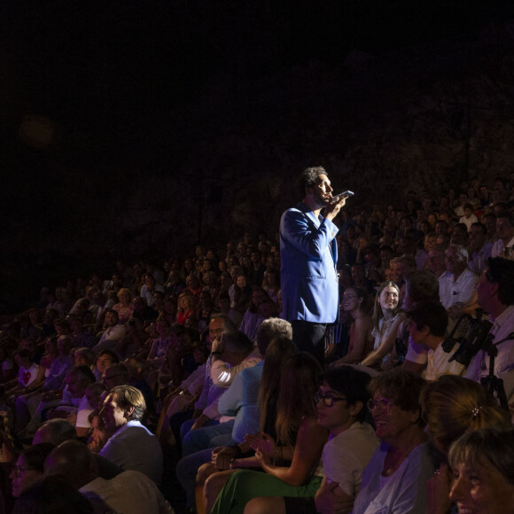 Eric Antoine est sur la scène du théâtre de Verdure au festival de Ramatuelle le 8 août 2022. © Cyril Bruneau / Festival de Ramatuelle / Bestimage 