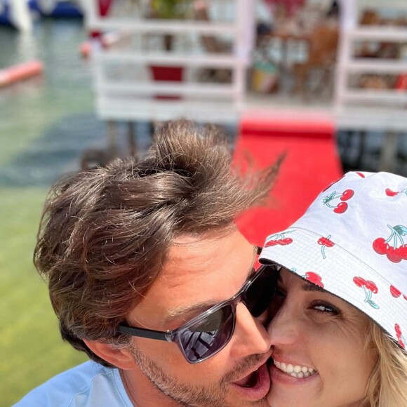 Elodie Gossuin profite de la vie en vacances avec ses enfants et son mari Bertrand @ Instagram / Elodie Gossuin