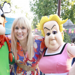 Exclusif - Élodie Gossuin (Miss France 2001) lors de l'opération "L'été gaulois fait son grand retour au Parc Astérix" à Plailly le 8 juillet 2022. © Christophe Aubert via Bestimage 