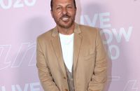 Jean-Roch amoureux : adorable bisou à sa femme lors d'un moment détente à Saint-Tropez