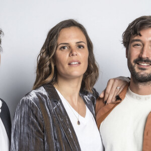 Exclusif - Les parents de Jérémy Frerot, Laure Manaudou et son mari Jeremy Frerot, Lucas Frerot - Backstage - Enregistrement de l'émission "La Chanson secrète 11" à Paris, diffusée le 24 juin sur TF1. Le 15 janvier 2022 Après le succès des précédentes éditions, " LA CHANSON SECRETE ", présentée par N.Aliagas et produite par DMLS TV, revient sur TF1. 8 artistes ne savent rien de ce qui va se passer pour eux ! Ils ont accepté de jouer le jeu, de se laisser totalement surprendre, émouvoir, parfois même déstabiliser car ils vont découvrir en même temps que les téléspectateurs une surprise : une chanson qui leur est chère revisitée et réinterprétée par un artiste. Des mises en scène spectaculaires au service de l'émotion... Et des émotions fortes pour l'artiste assis dans le fauteuil grâce à la venue sur le plateau de proches et d'invités inattendus. Les téléspectateurs seront aux premières loges pour vivre ces moments d'intimité musicale rare. Dans ce nouveau numéro, un couple rare en télévision, un chef étoilé, un invité piégé venu pour répéter une surprise à un autre guest sans s'attendre à être lui-même invité dans le fauteuil, des participants exceptionnels tels que le frère d'un guest pour la première fois en France... © Cyril Moreau / Bestimage