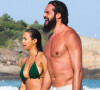 Exclusif - L'ancien basketteur professionnel Joakim Noah et sa femme Lais Ribeiro (l'ange de Victoria's Secret) se baignent sur la plage de Rio de Janeiro au Brésil