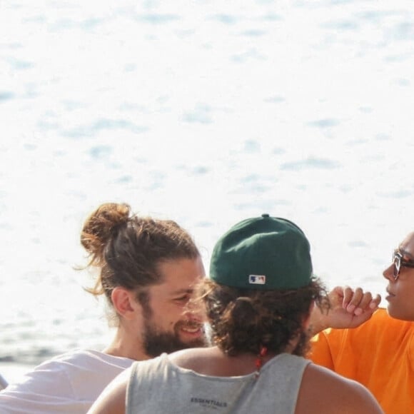 Exclusif - Joakim Noah et sa femme Lais Ribeiro sont allés faire une balade en bateau avec des amis à Rio de Janeiro au Brésil le 3 aout 2022.