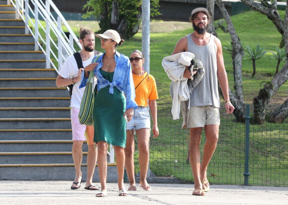 Exclusif - Joakim Noah et sa femme Lais Ribeiro sont allés faire une balade en bateau avec des amis à Rio de Janeiro au Brésil le 3 aout 2022.