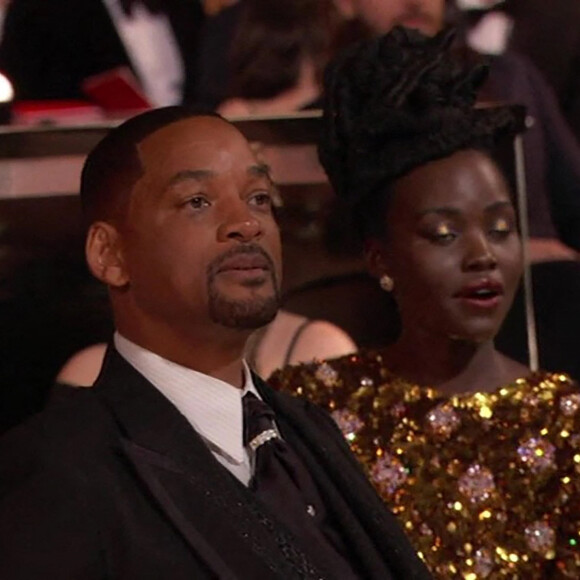 Moment de sidération aux Oscars 2022: Will Smith frappe Chris Rock sur scène le 27 mars 2022.