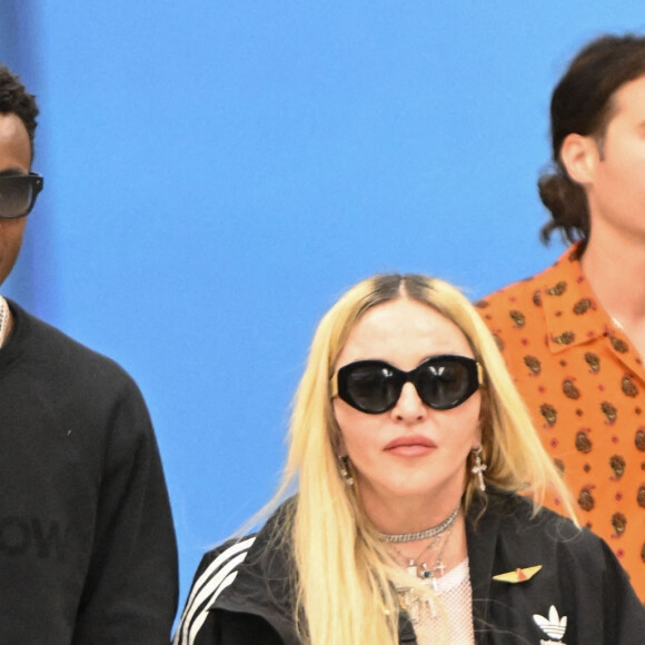 Exclusif - Madonna et son fils David Banda, 16 ans, arrivent à l'aéroport JFK à New York, le 11 août 2022.