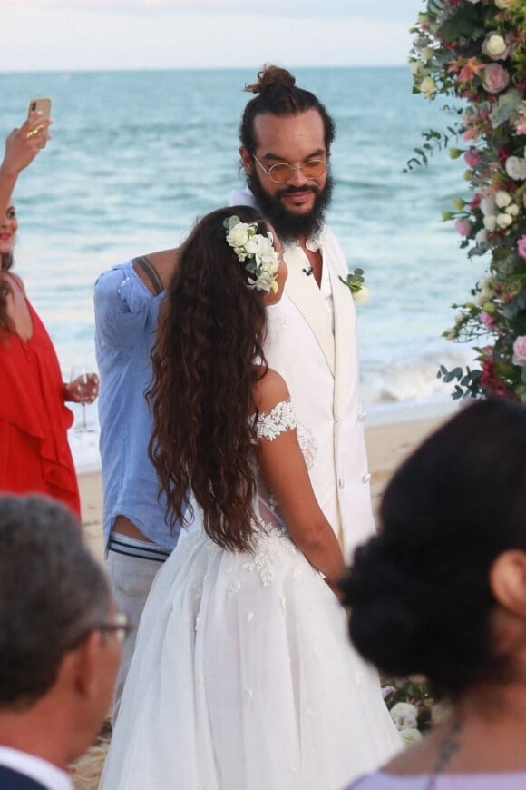 Joakim Noah, Lais Ribeiro - Joakim Noah et Lais Ribeiro se sont mariés devant leurs amis et leur famille sur la plage de Trancoso au Brésil le 13 juillet 2022.