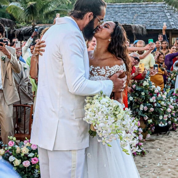 Lais Ribeiro et Joakim Noah - Joakim Noah et Lais Ribeiro se sont mariés devant leurs amis et leur famille sur la plage de Trancoso au Brésil le 13 juillet 2022.