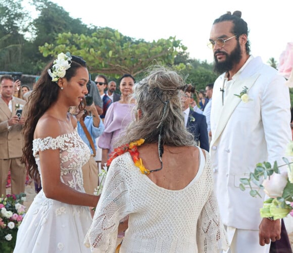 Lais Ribeiro et Joakim Noah - Joakim Noah et Lais Ribeiro se sont mariés devant leurs amis et leur famille sur la plage de Trancoso au Brésil le 13 juillet 2022.