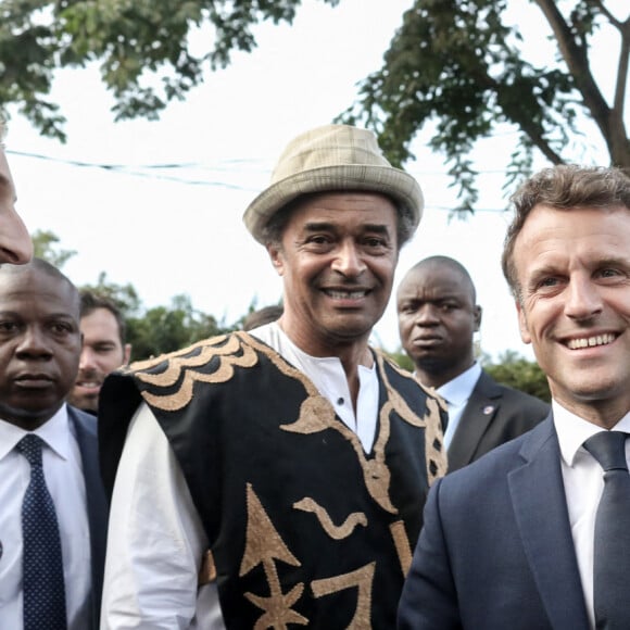 Joalukas Noah, Yannick Noah et le président français Emmanuel Macron - Le président français Emmanuel Macron et Yannick Noah au village Noah pour un débat avec la société civile et un concert, Yaoundé, Cameroun, le 26 juillet 2022. Emmanuel Macron effectue une tournée africaine de trois jours au Cameroun, au Bénin et en Guinée-Bissau. © Stéphane Lemouton/Bestimage 