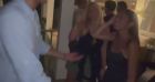 Joy et Jade Hallyday en vacances avec la fille de Calogero, Nina . Sean Michael Klemeniuk danse avec Jade sa petite amie