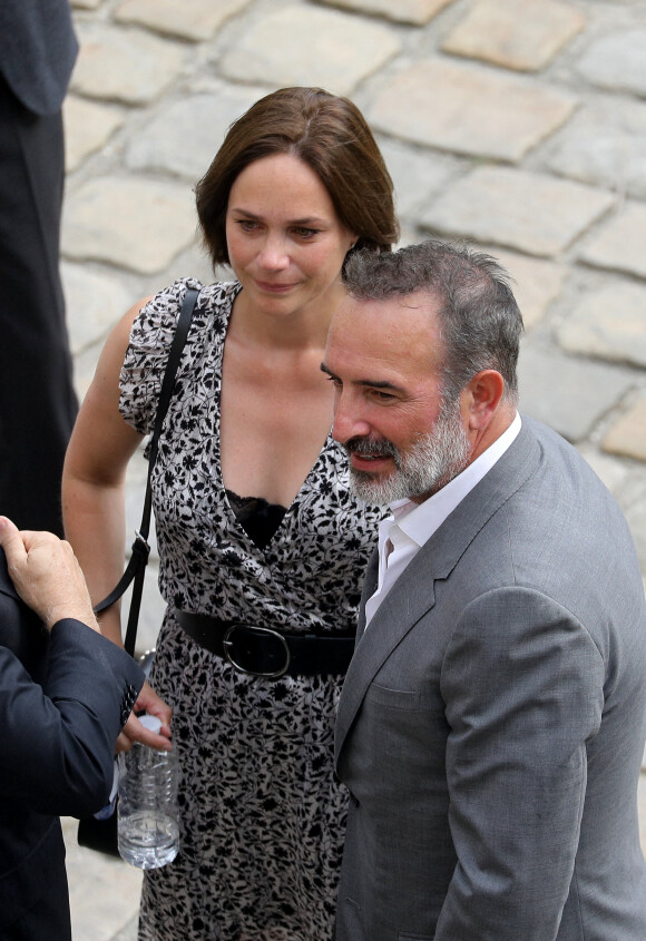 Jean Dujardin et sa femme Nathalie Péchalat lors de la cérémonie d'hommage national à Jean-Paul Belmondo à l'Hôtel des Invalides à Paris, France, le 9 septembre 2021. © Dominique Jacovides/Bestimage