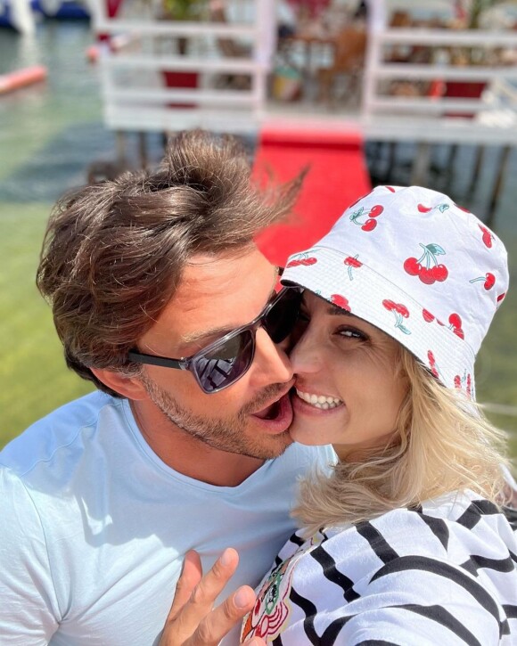 Elodie Gossuin et son époux Bertrand Lacherie sur Instagram. Le 26 juillet 2022.