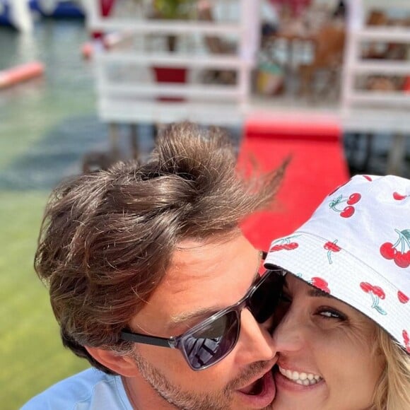 Elodie Gossuin et son époux Bertrand Lacherie sur Instagram. Le 26 juillet 2022.