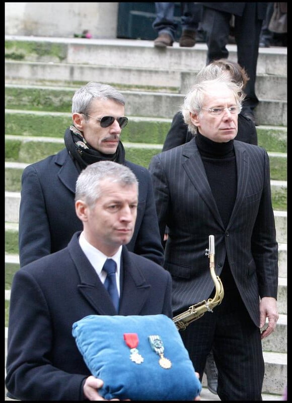 Lambert Wilson et Jean-Marie aux obsèques de George Wilson à l'Eglise Saint-Roch à Paris (8 février 2010)