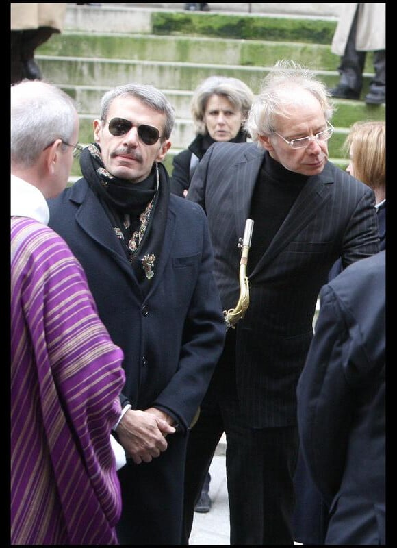 Lambert et Jean-Marie, très dignes dans la douleur, aux obsèques de George Wilson à l'Eglise Saint-Roch à Paris (8 février 2010)