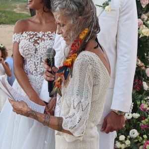 Joakim Noah et Lais Ribeiro se sont mariés devant leurs amis et leur famille sur la plage de Trancoso au Brésil le 13 juillet 2022.