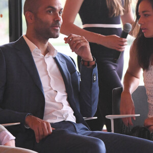 Tony Parker et sa compagne Alizé Lim - Tony Parker devient l'ambassadeur des courses hippiques en France et lance une série sur la chaine Equidia à l'Hippodrome ParisLongchamp le 17 juin 2021. © Coadic Guirec / Bestimage 