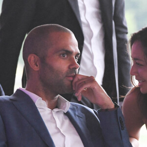 Tony Parker et sa compagne Alizé Lim - Tony Parker devient l'ambassadeur des courses hippiques en France et lance une série sur la chaine Equidia à l'Hippodrome ParisLongchamp le 17 juin 2021. © Coadic Guirec / Bestimage 