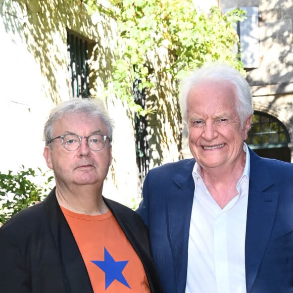 Dominique Besnehard et André Dussollier (président du jury) au photocall du jury au jardin des Bardines lors du 15ème festival du film francophone d'Angoulême le 23 août 2022. © Coadic Guirec / Bestimage 